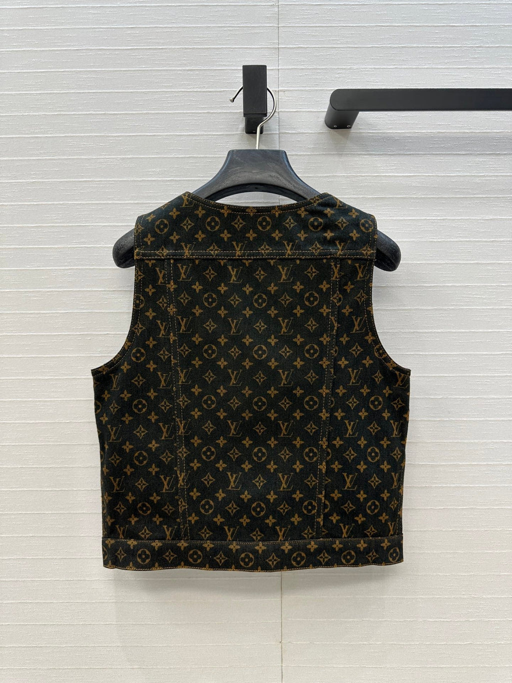 LOUIS VUITTON LV DENIM SLEEVELESS TOP WITH LOGO 264405