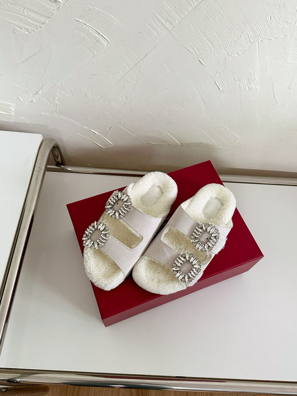 SLIDY VIV’ FUR STRASS BUCKLE MULES IN LIGHT GREY SUEDE AND CREAM SHEARLING INSOLE