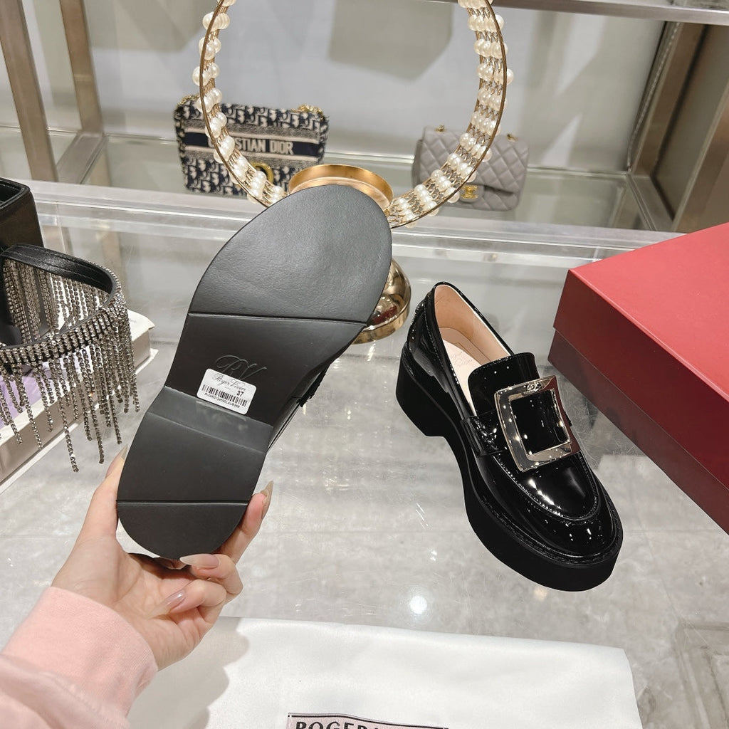 VIV' RANGERS LOAFERS IN BLACK PATENT CALFSKIN GOLD BUCKLE