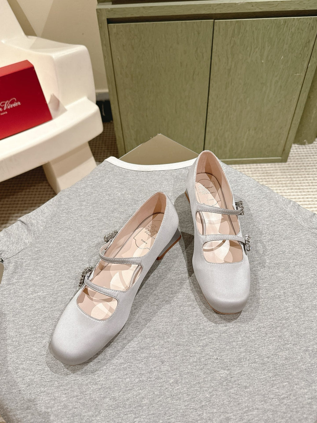 TRÈS VIVIER MARY JANE DOUBLE-STRAP IN SILVER SILK