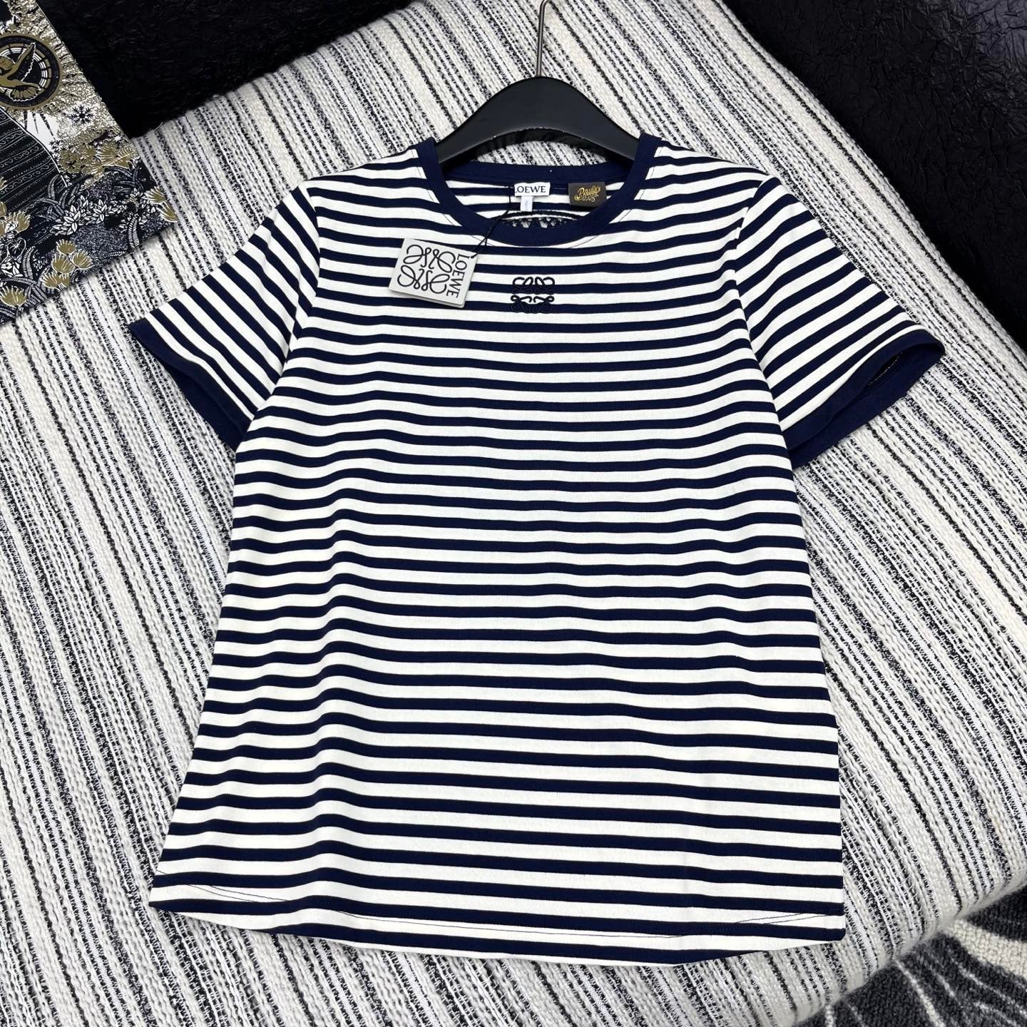 LOEWE EMBROIDERED SHORT-SLEEVE T-SHIRT WITH CREW NECK 267984