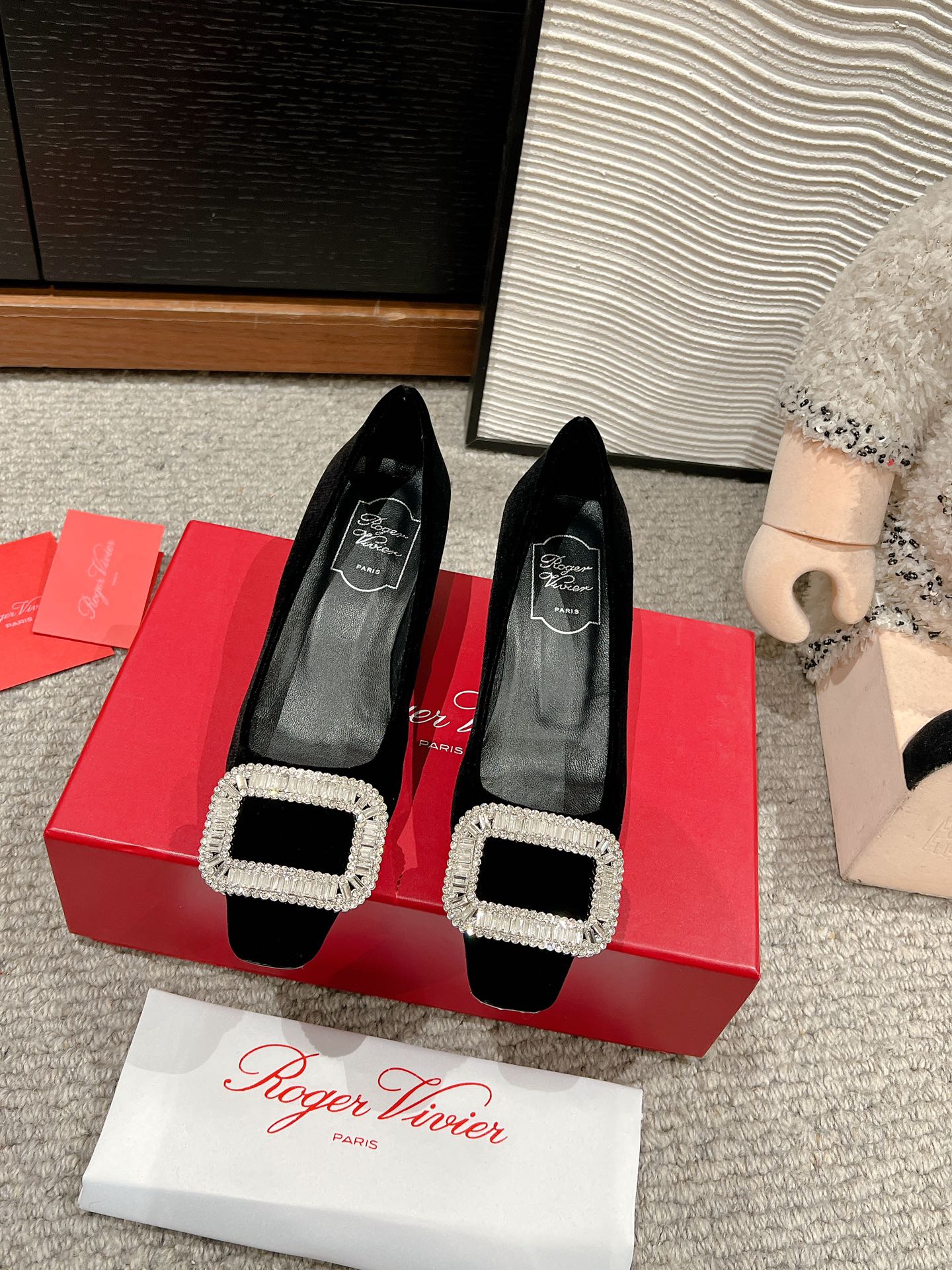 BELLE VIVIER PUMPS IN BLACK VELVET